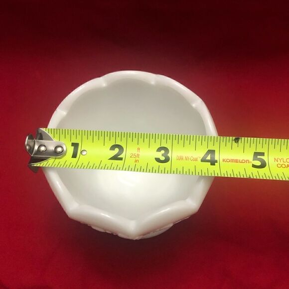 Vintage westmoreland milk glass vase - Picture 7 of 8